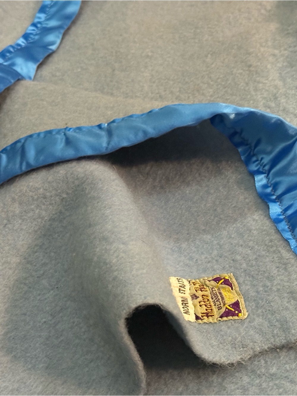 1950’s/60’s Eatons Haddon Hall Wool mothproof blanket - Picture 3 of 5